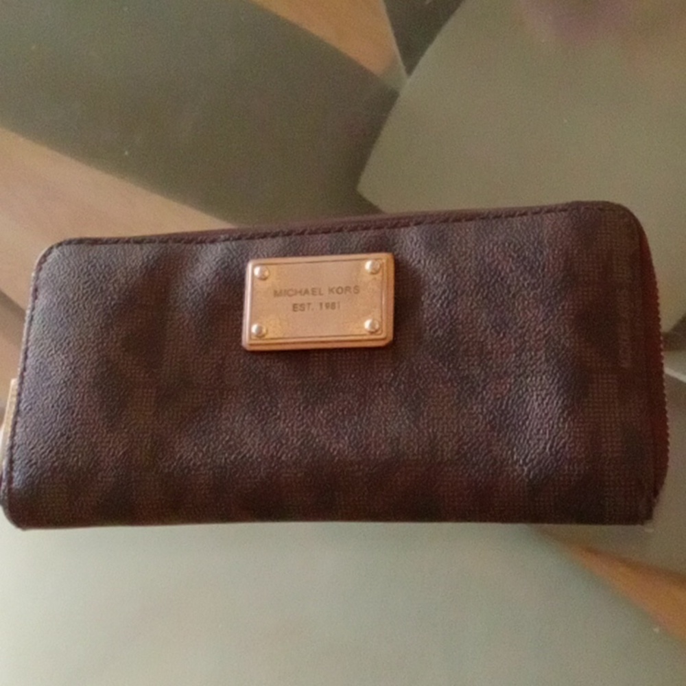 Michael kors wallet